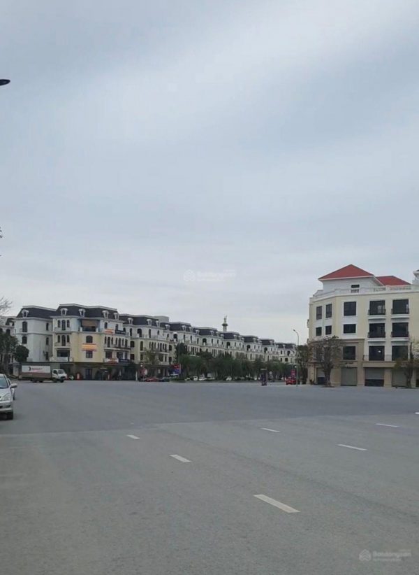 Chính chủ cần bán 42m2 đất thổ cư lâu dài trong lòng KĐT Vin2 Nghĩa Trụ xung quanh là các tiện ích