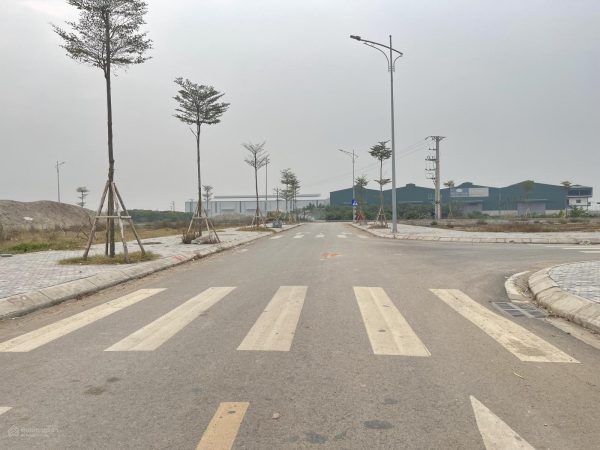 Bán lô đất đấu giá Yên Hòa, Yên Mỹ 100m² – Mặt tiền 5m cực đẹp, bám đường LT 379, gần chợ nông sản
