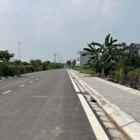 Bán đất đấu giá mặt đường như ảnh, có vỉa hè, ngay sát ĐH Bách Khoa và đường đại lộ đông tây 1