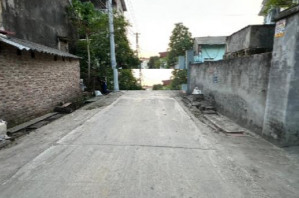 Bán 124.5 m2 đất thôn Đồng Chung Việt Hưng đường 5m thông cách khu đấu giá 200m