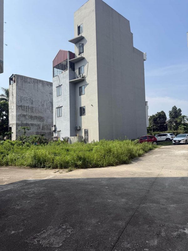 Bán lô góc 94.5m2, 2 mặt tiền sát chợ Như Quỳnh gần Vin 3 phân khu Fullton, cạnh đại học QTKD