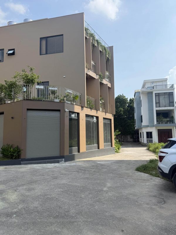 Bán lô góc 94.5m2, 2 mặt tiền sát chợ Như Quỳnh gần Vin 3 phân khu Fullton, cạnh đại học QTKD